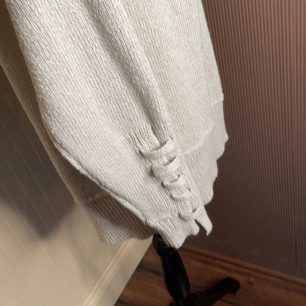 Lush Gray Sweater Size Medium Side Split - image 4